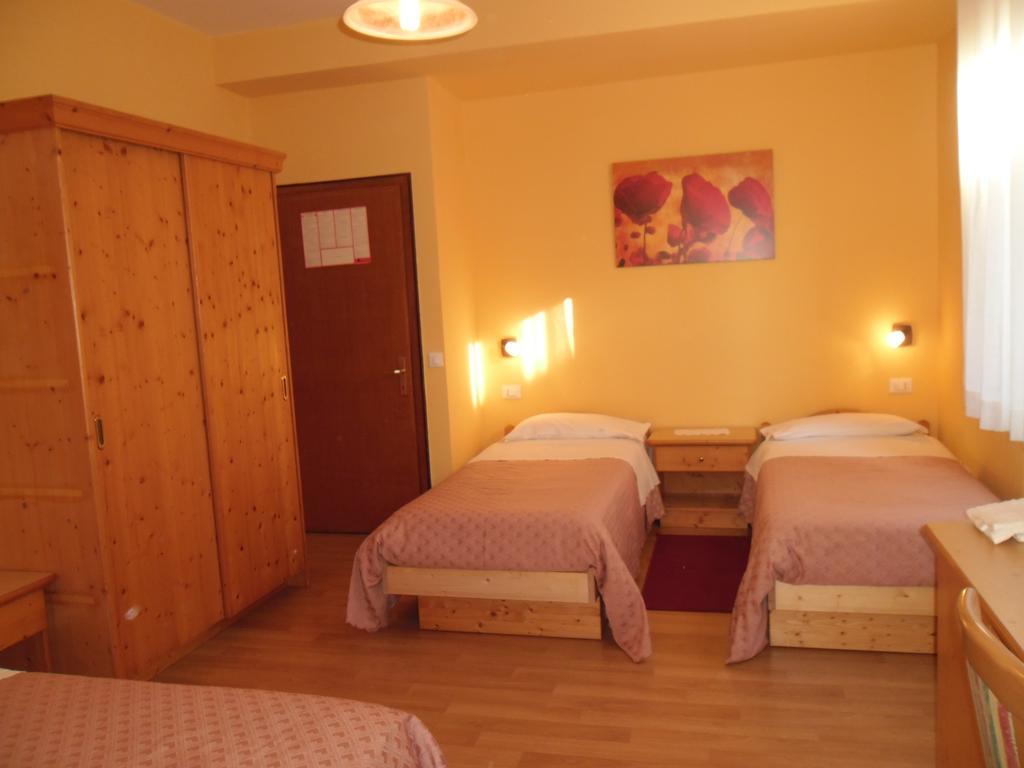 Hotel Cantaleone San Michele allʼAdige Rum bild