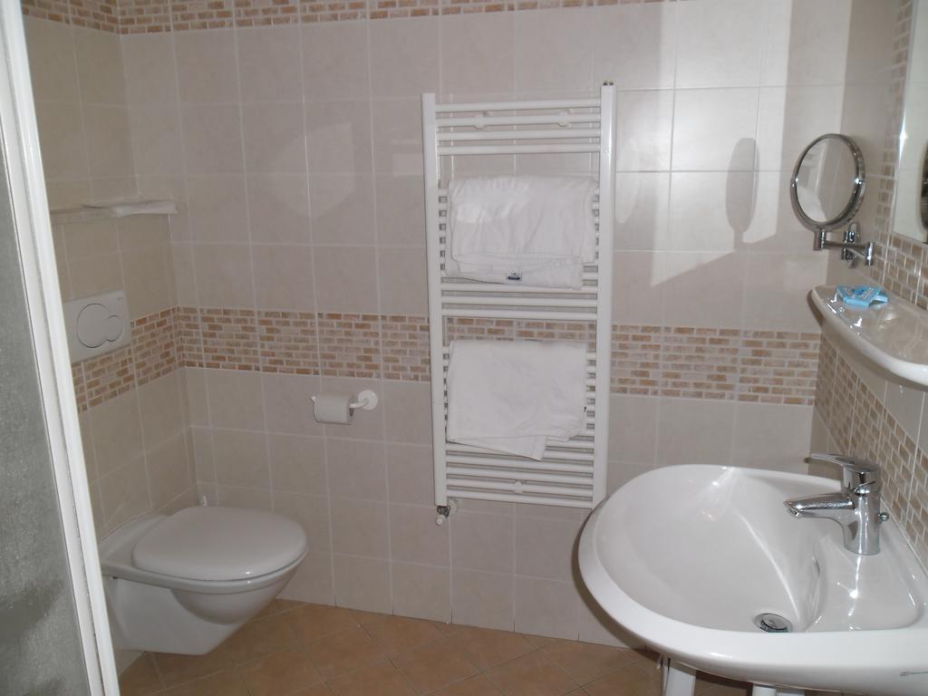 Hotel Cantaleone San Michele allʼAdige Rum bild