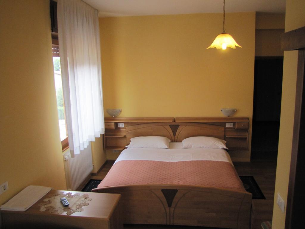 Hotel Cantaleone San Michele allʼAdige Rum bild